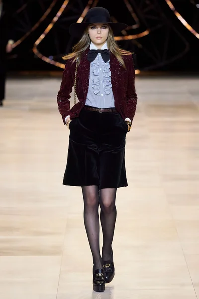 Look 10